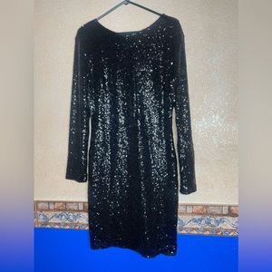 Black sequince short dress. Large
